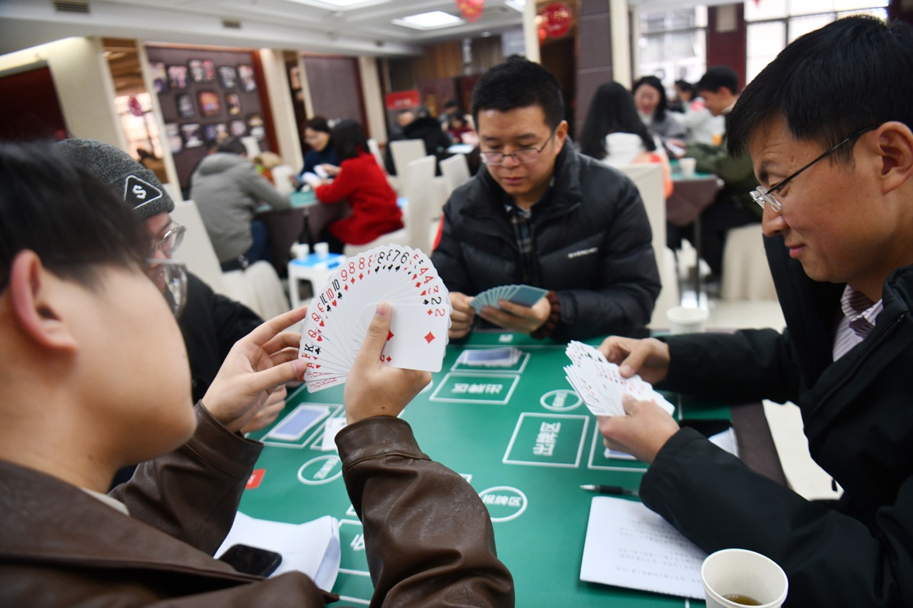 1.4亿人都在打，掼蛋是怎么火遍全国的？ – 美華· 文化生活