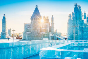 一日穿越：从 “东方莫斯科” 到 “冰雪赛博朋克”